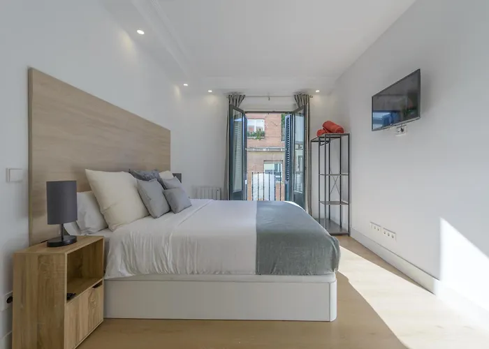 Gran Via New 2Br 1Bth Elevator