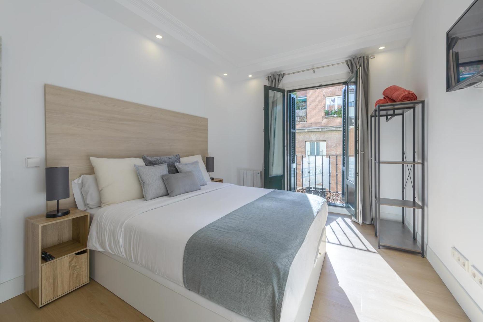 Gran Via New 2br 1bth Elevator Apartment Madrid