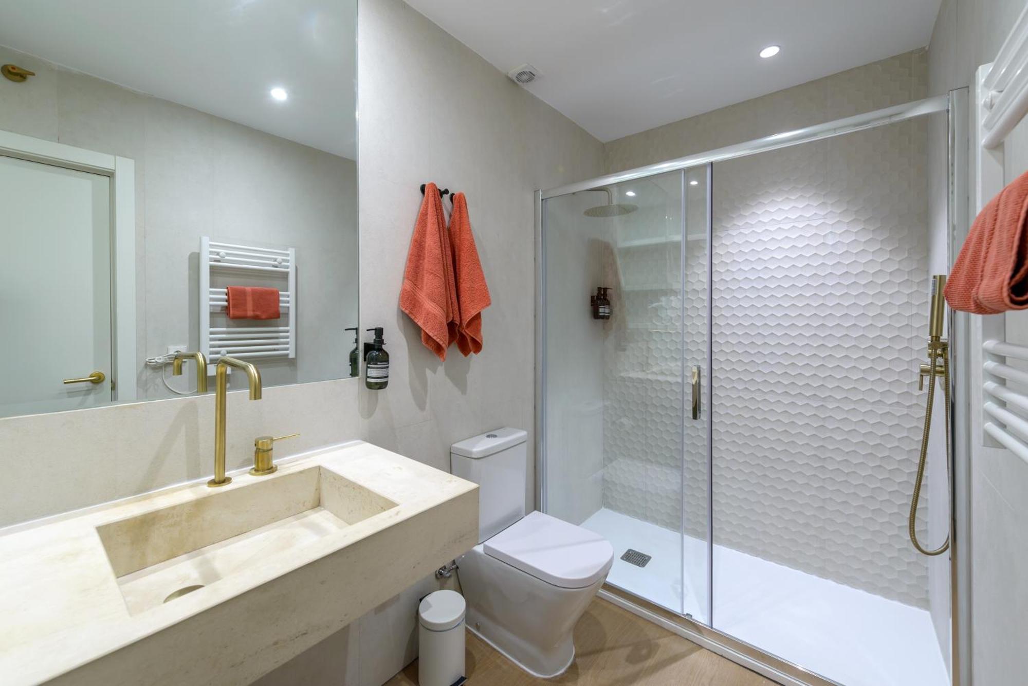 Gran Via New 2br 1bth Elevator Apartment