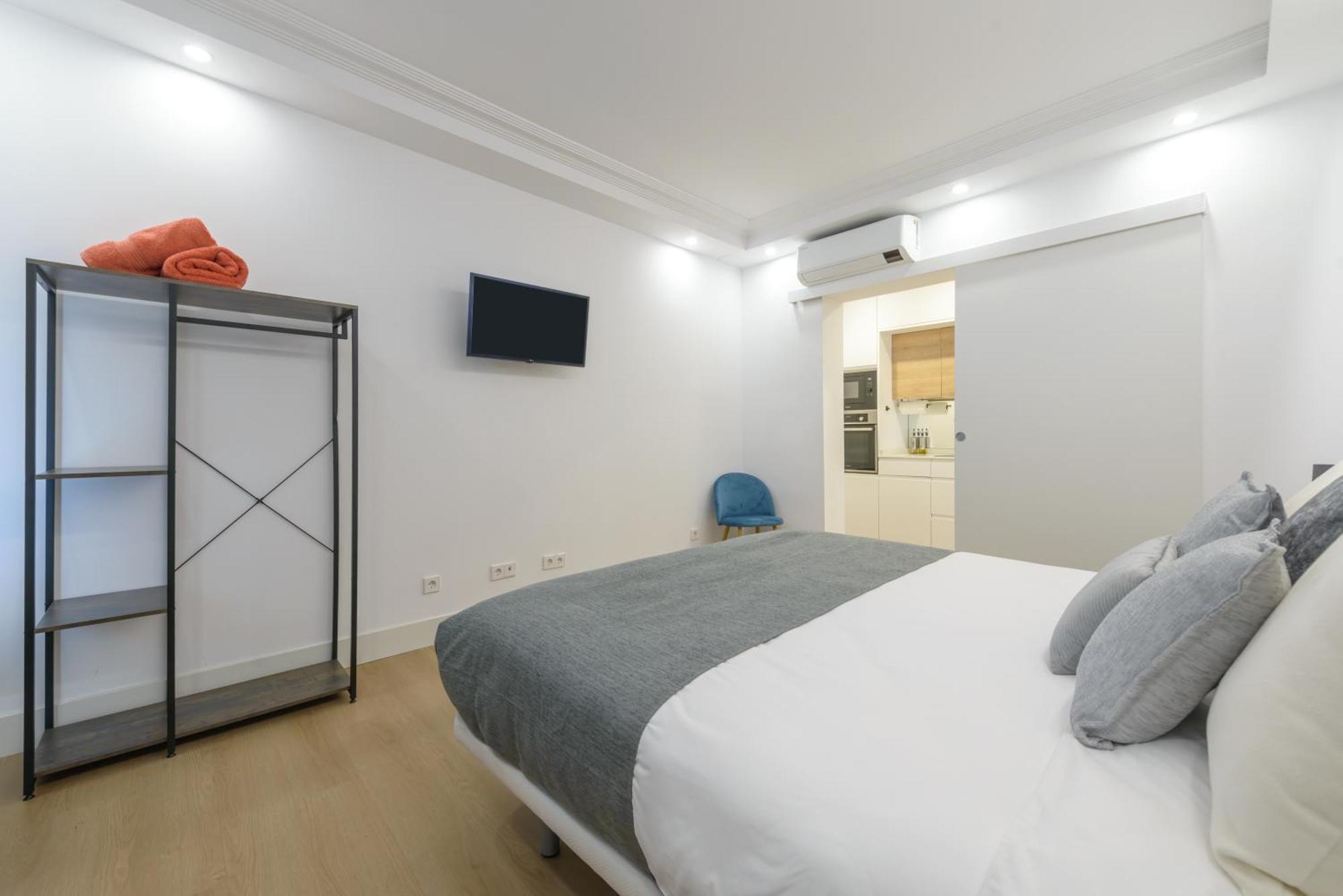 Gran Via New 2br 1bth Elevator * Madrid